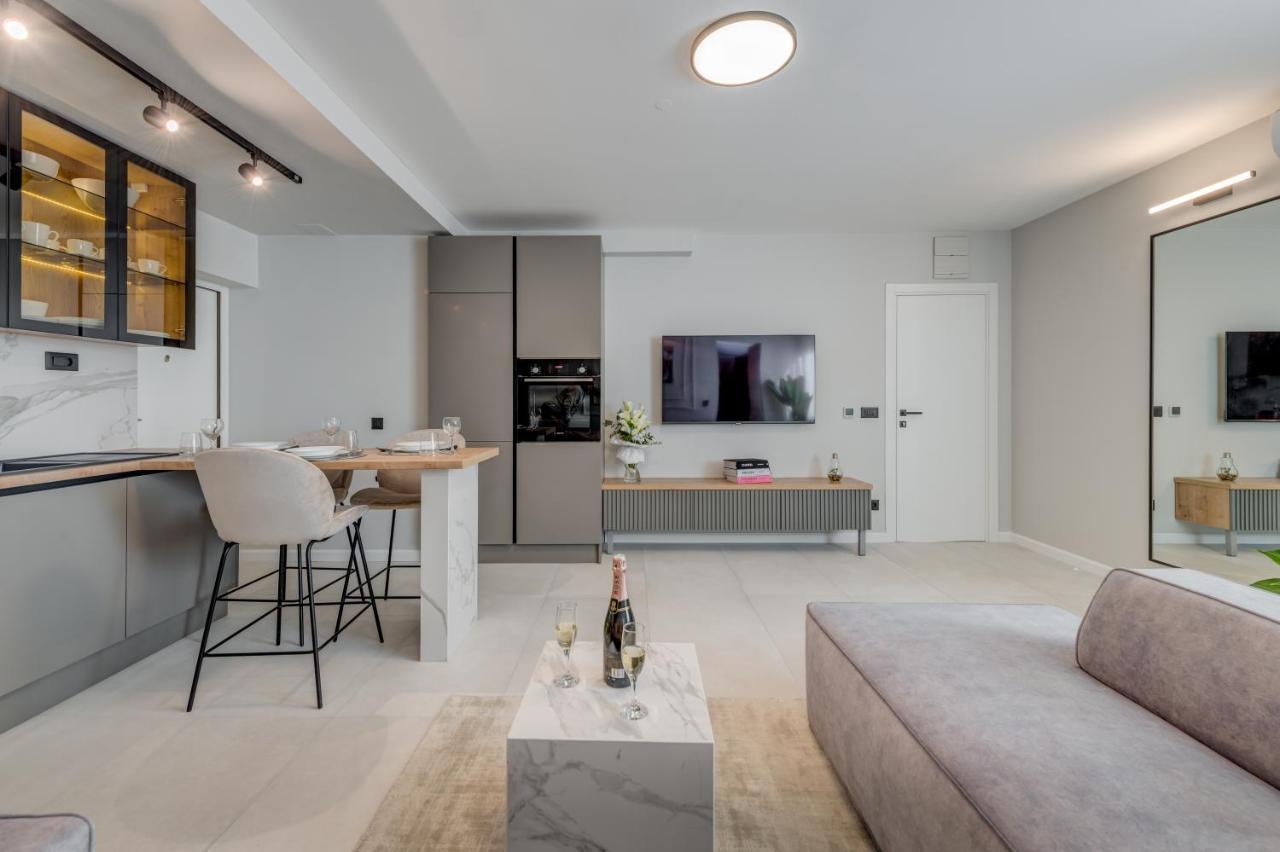 Beachfront Znjan Apartman Split