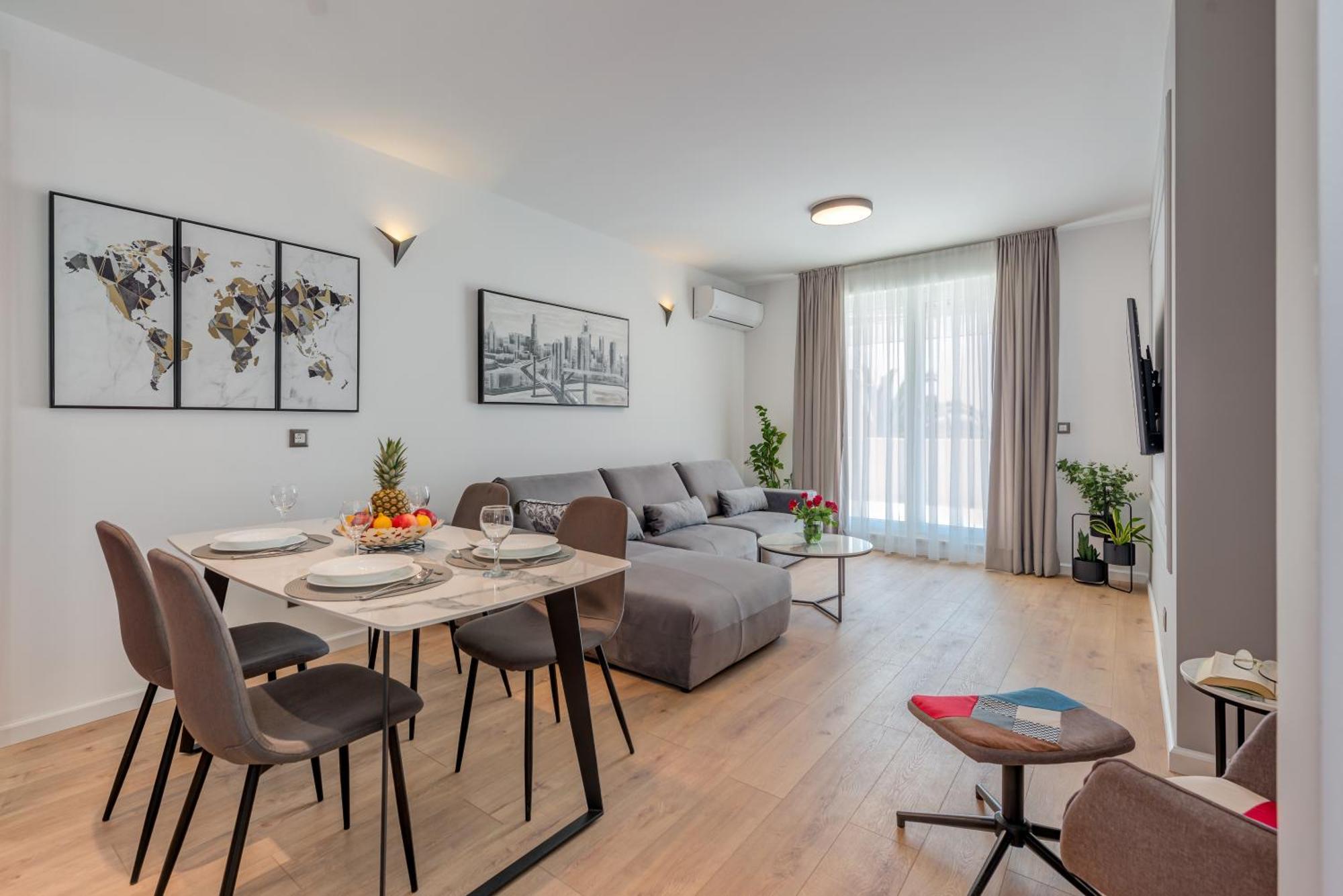 Beachfront Znjan Apartman *