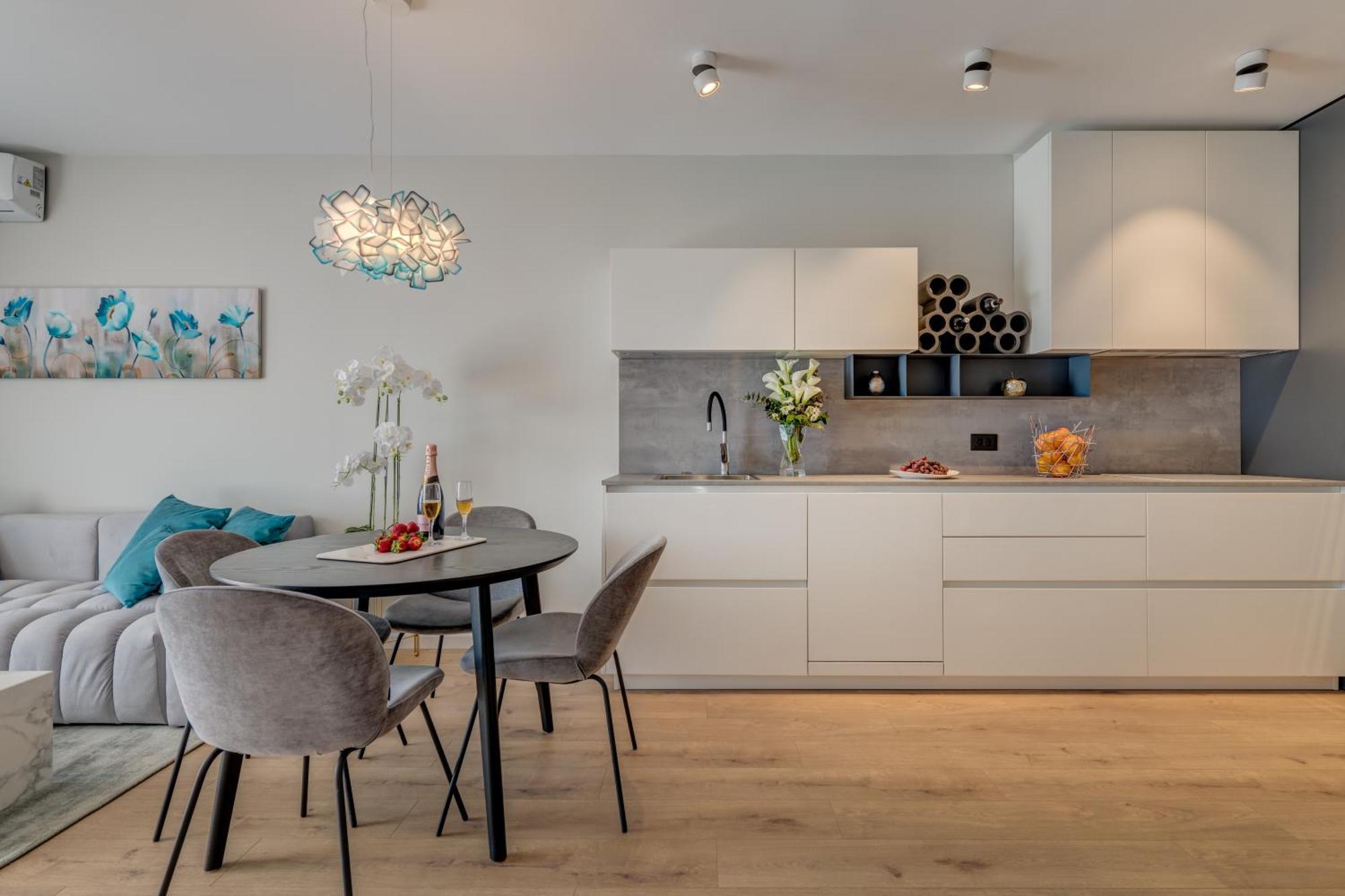 Beachfront Znjan Apartman