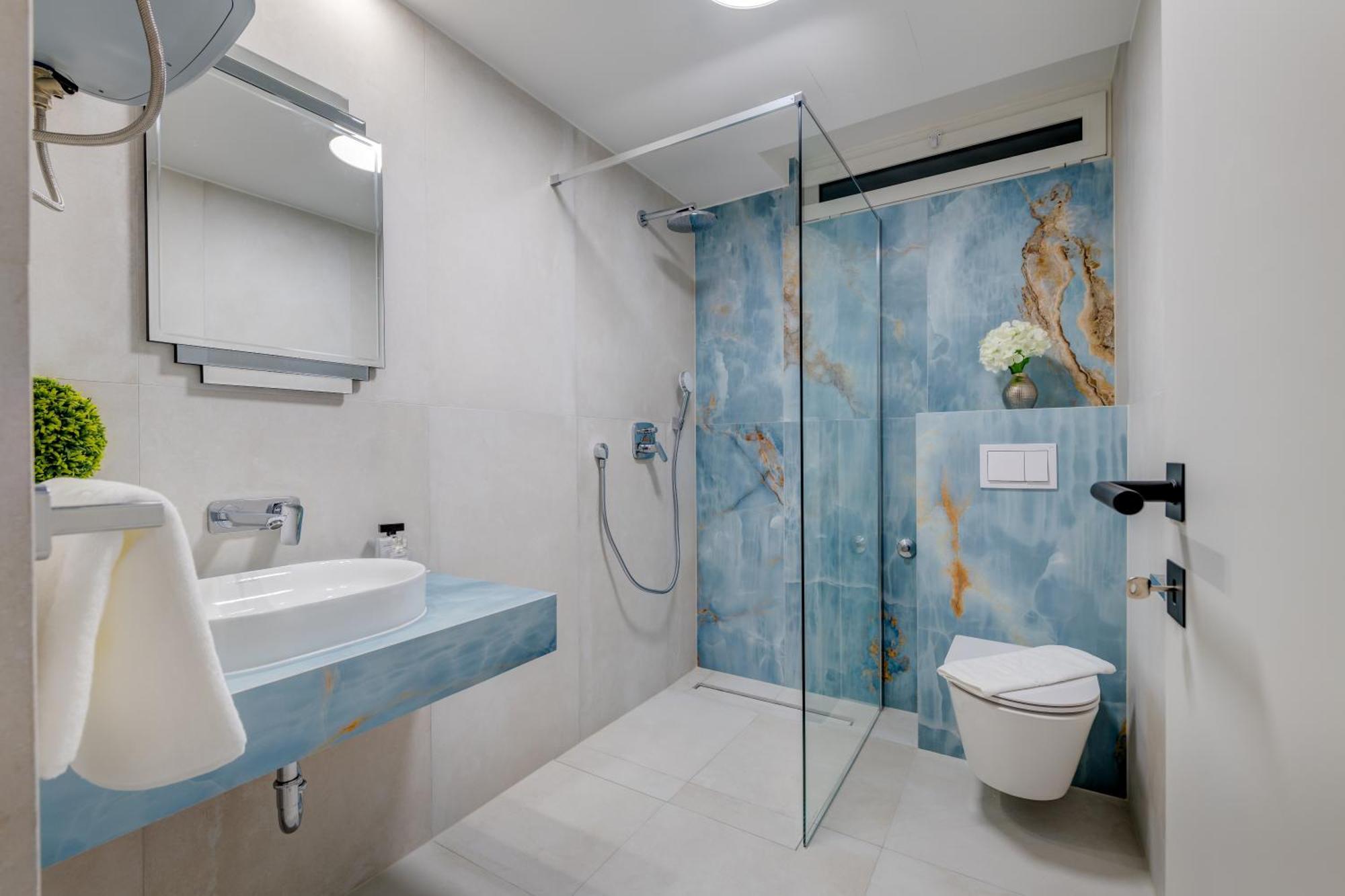 Beachfront Znjan Apartman *