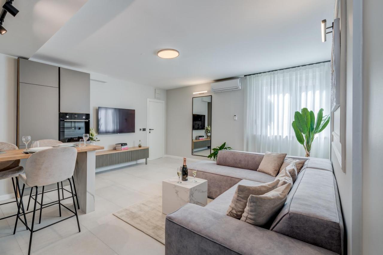 Beachfront Znjan Apartman Split